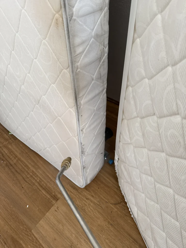 Inspection probe placed at the lower seam between mattresses