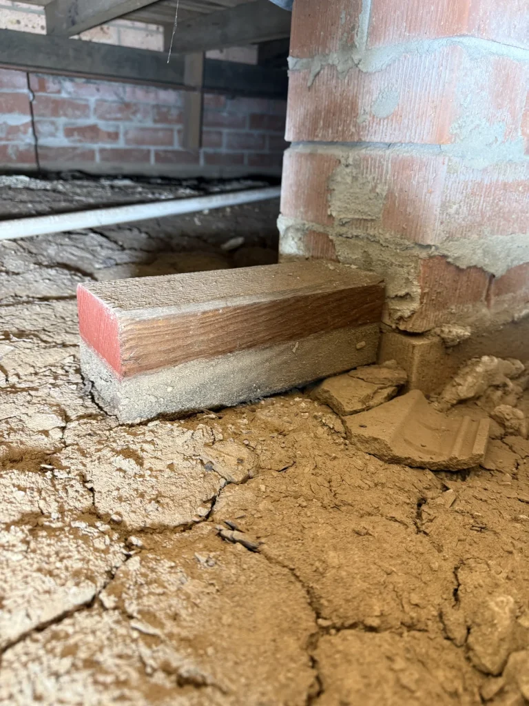 Timber close to soil within a subfloor creating increased termite risk
